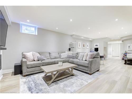 3410 Robin Hill Circle, Oakville, ON - Indoor Photo Showing Living Room