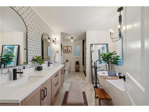 359 Nunn Court, Milton, ON - Indoor Photo Showing Bathroom