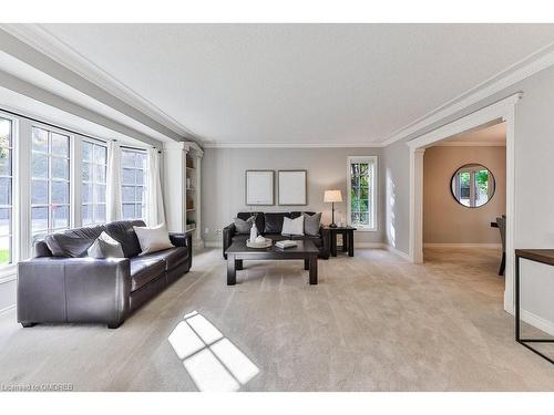 1881 Friar Tuck Court, Mississauga, ON - Indoor Photo Showing Living Room