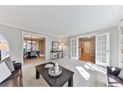 1881 Friar Tuck Court, Mississauga, ON - Indoor Photo Showing Living Room