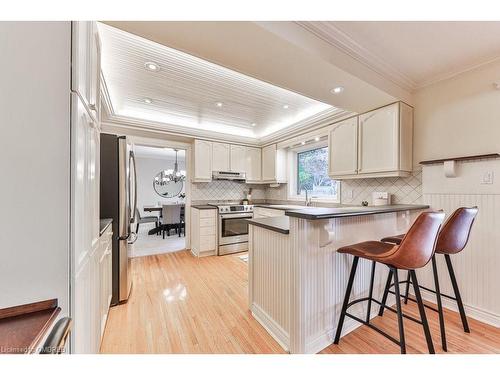 1881 Friar Tuck Court, Mississauga, ON - Indoor Photo Showing Kitchen With Upgraded Kitchen