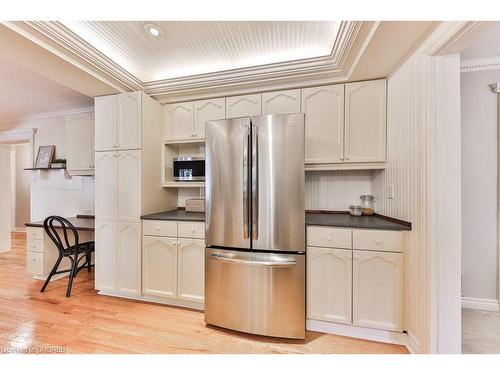 1881 Friar Tuck Court, Mississauga, ON - Indoor Photo Showing Kitchen