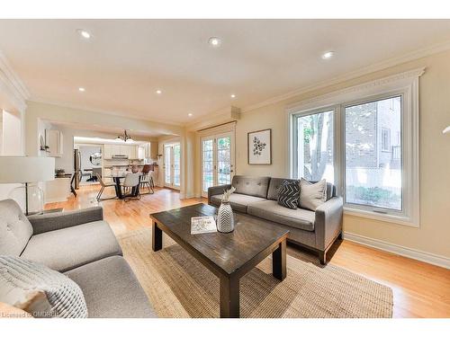 1881 Friar Tuck Court, Mississauga, ON - Indoor Photo Showing Living Room