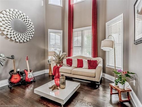 323 Mcdougall Crossing, Milton, ON - Indoor Photo Showing Living Room