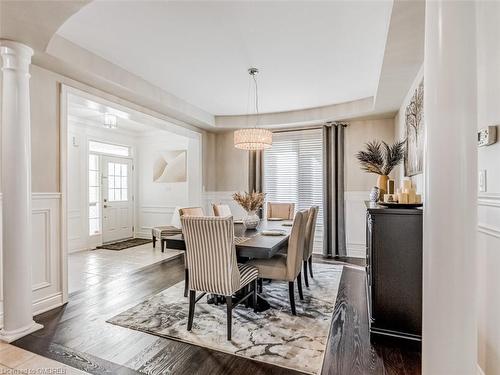 323 Mcdougall Crossing, Milton, ON - Indoor Photo Showing Dining Room