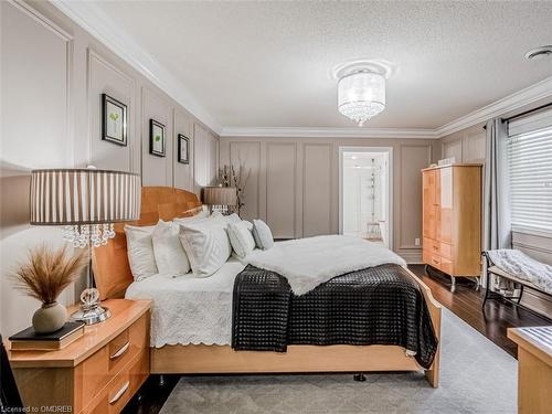 323 Mcdougall Crossing, Milton, ON - Indoor Photo Showing Bedroom