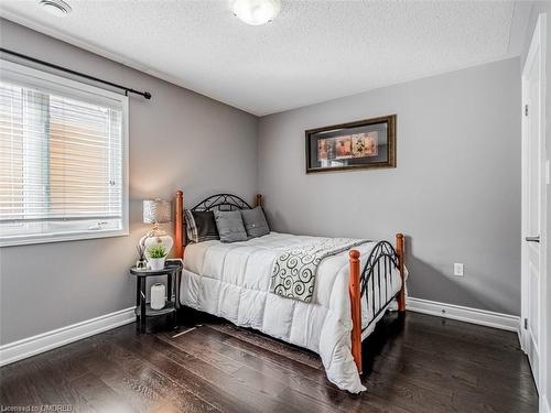 323 Mcdougall Crossing, Milton, ON - Indoor Photo Showing Bedroom