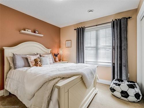 323 Mcdougall Crossing, Milton, ON - Indoor Photo Showing Bedroom