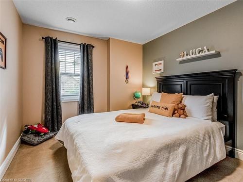 323 Mcdougall Crossing, Milton, ON - Indoor Photo Showing Bedroom