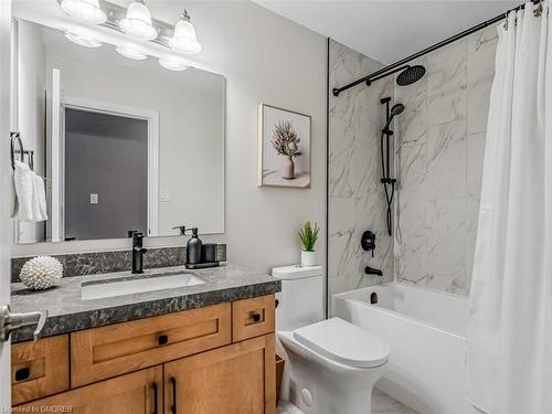 323 Mcdougall Crossing, Milton, ON - Indoor Photo Showing Bathroom