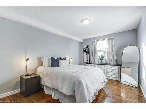 201-81 Charlton Avenue E, Hamilton, ON - Indoor Photo Showing Bedroom