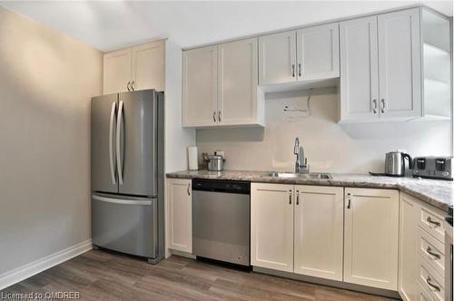 6-312 Reynolds Street, Oakville, ON - Indoor Photo Showing Kitchen With Stainless Steel Kitchen