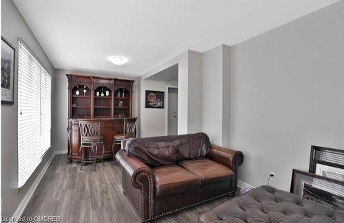 6-312 Reynolds Street, Oakville, ON - Indoor Photo Showing Living Room