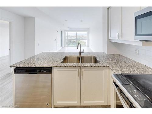 509-1050 Main Street East, Milton, ON - Indoor Photo Showing Kitchen With Double Sink With Upgraded Kitchen