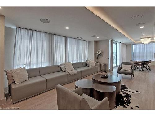 509-1050 Main Street East, Milton, ON - Indoor Photo Showing Living Room