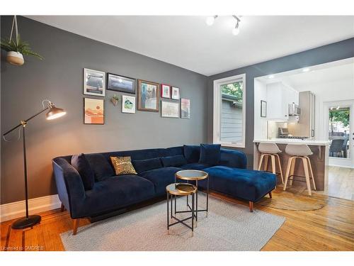 256 Holton Avenue S, Hamilton, ON - Indoor Photo Showing Living Room