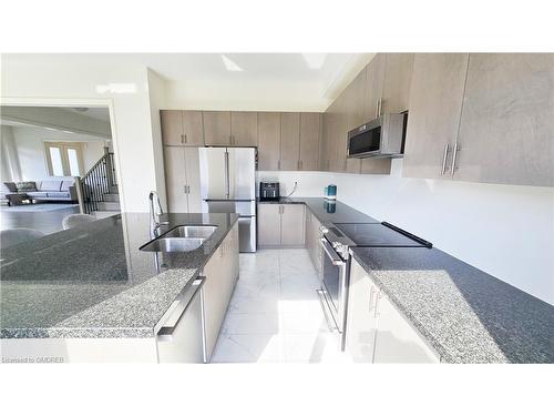 480 Skinner Road, Waterdown, ON - Indoor Photo Showing Kitchen With Double Sink With Upgraded Kitchen