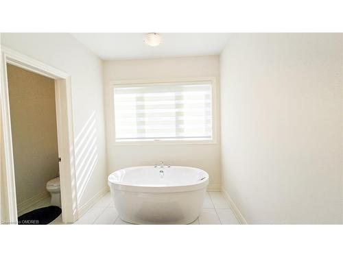 480 Skinner Road, Waterdown, ON - Indoor Photo Showing Bathroom