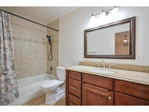 15-17 Gibson Drive, Kitchener, ON - Indoor Photo Showing Bathroom