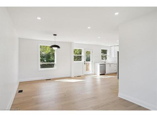 242 Vilma Drive, Oakville, ON - Indoor Photo Showing Living Room