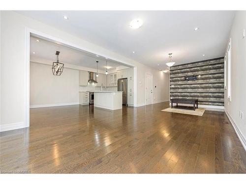 35 Windsor Circle, Niagara-On-The-Lake, ON - Indoor Photo Showing Living Room