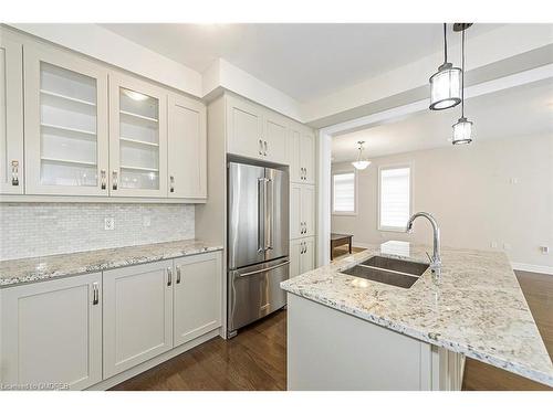 35 Windsor Circle, Niagara-On-The-Lake, ON - Indoor Photo Showing Kitchen With Double Sink With Upgraded Kitchen