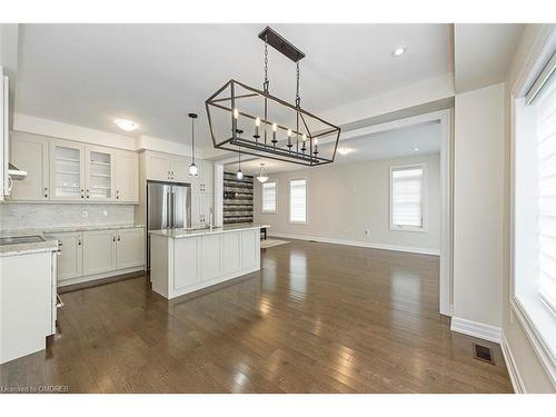 35 Windsor Circle, Niagara-On-The-Lake, ON - Indoor Photo Showing Kitchen With Upgraded Kitchen