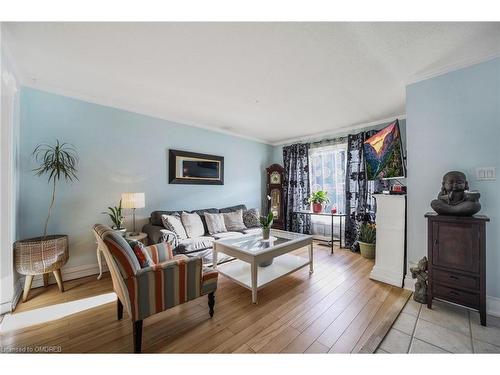 11-1110 Garth Street, Hamilton, ON - Indoor Photo Showing Living Room