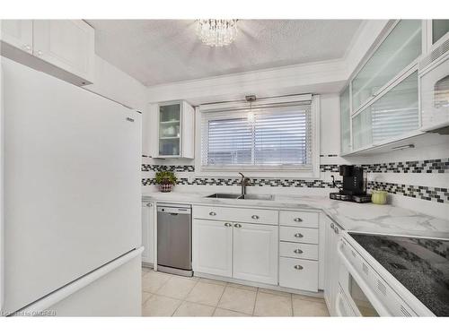 11-1110 Garth Street, Hamilton, ON - Indoor Photo Showing Kitchen