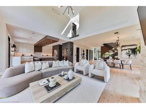 1241 Strathy Avenue, Mississauga, ON - Indoor Photo Showing Living Room