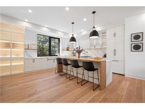 480 Scarsdale Crescent, Oakville, ON - Indoor Photo Showing Kitchen With Upgraded Kitchen