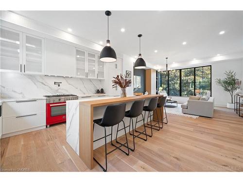 480 Scarsdale Crescent, Oakville, ON - Indoor Photo Showing Kitchen With Upgraded Kitchen