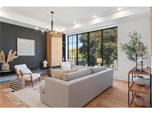 480 Scarsdale Crescent, Oakville, ON - Indoor Photo Showing Living Room