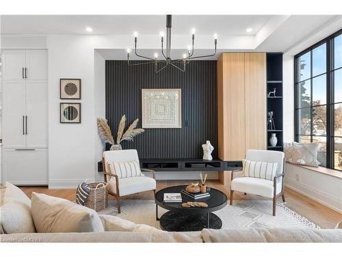 480 Scarsdale Crescent, Oakville, ON - Indoor Photo Showing Living Room