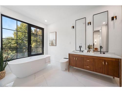 480 Scarsdale Crescent, Oakville, ON - Indoor Photo Showing Bathroom