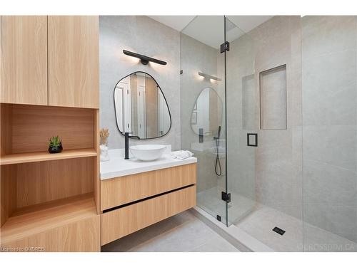 480 Scarsdale Crescent, Oakville, ON - Indoor Photo Showing Bathroom