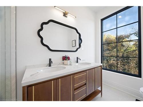 480 Scarsdale Crescent, Oakville, ON - Indoor Photo Showing Bathroom