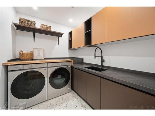 480 Scarsdale Crescent, Oakville, ON - Indoor Photo Showing Laundry Room