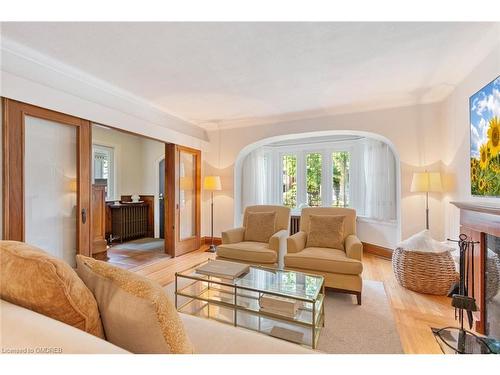 19 Jackson Avenue, Toronto, ON - Indoor Photo Showing Living Room