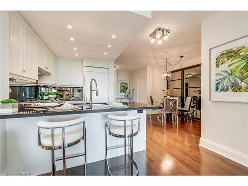 417-11 Bronte Road, Oakville, ON - Indoor Photo Showing Kitchen With Upgraded Kitchen