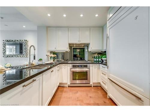 417-11 Bronte Road, Oakville, ON - Indoor Photo Showing Kitchen With Double Sink With Upgraded Kitchen