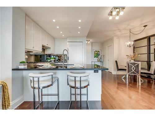 417-11 Bronte Road, Oakville, ON - Indoor Photo Showing Kitchen