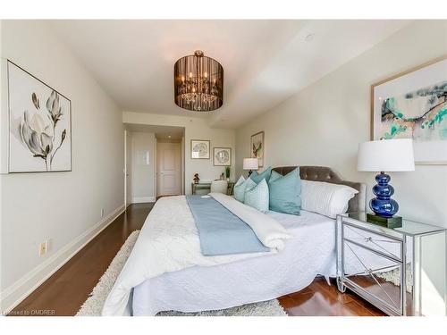 417-11 Bronte Road, Oakville, ON - Indoor Photo Showing Bedroom