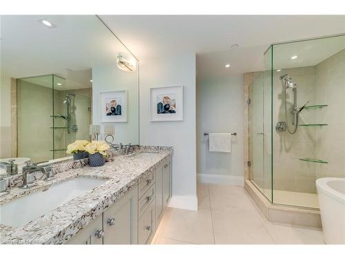 417-11 Bronte Road, Oakville, ON - Indoor Photo Showing Bathroom