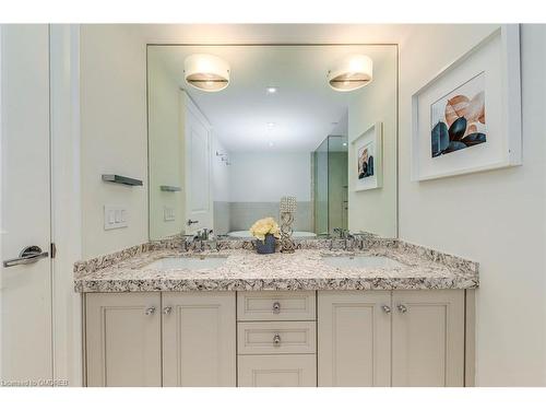 417-11 Bronte Road, Oakville, ON - Indoor Photo Showing Bathroom