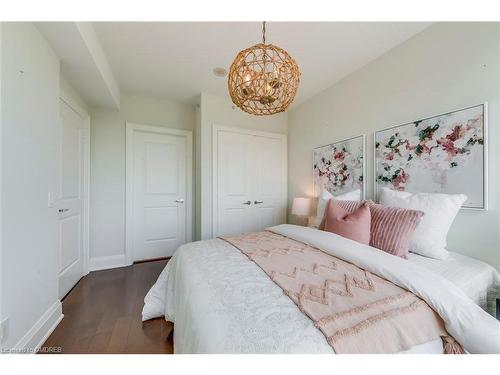 417-11 Bronte Road, Oakville, ON - Indoor Photo Showing Bedroom