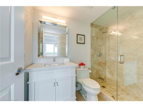 417-11 Bronte Road, Oakville, ON - Indoor Photo Showing Bathroom