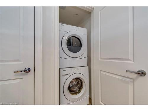 417-11 Bronte Road, Oakville, ON - Indoor Photo Showing Laundry Room