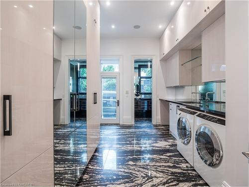 15 Chartwell Road, Oakville, ON - Indoor Photo Showing Laundry Room