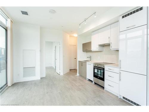 Up07-181 Huron Street, Toronto, ON - Indoor Photo Showing Kitchen